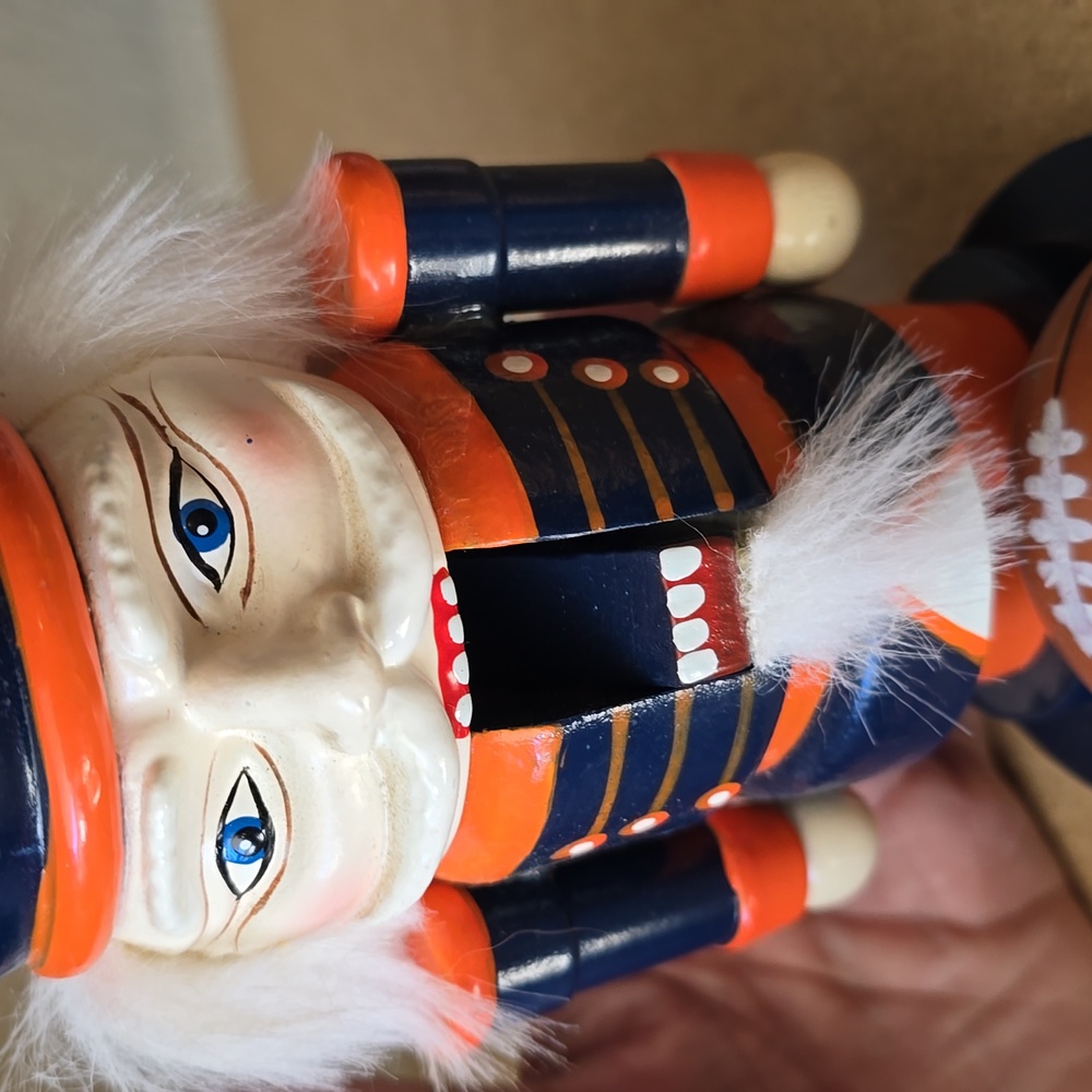 Small nutcracker - Picture 3 of 3